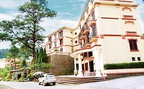 Khách Sạn Cây Thông